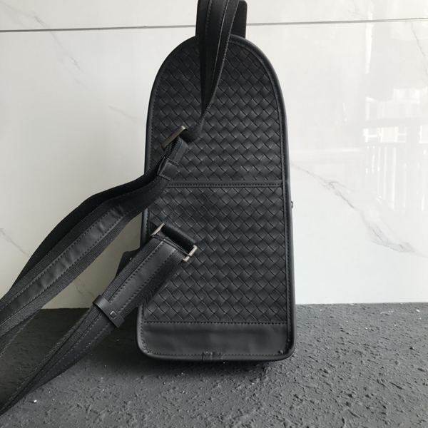 ボッテガヴェネタバッグ背面デザイン